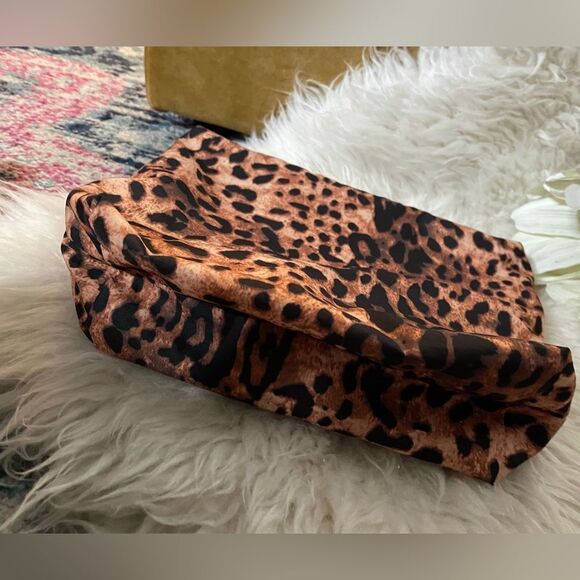 Guano Tong Leopard Pouch Makeup Bag - Picture 2 of 5